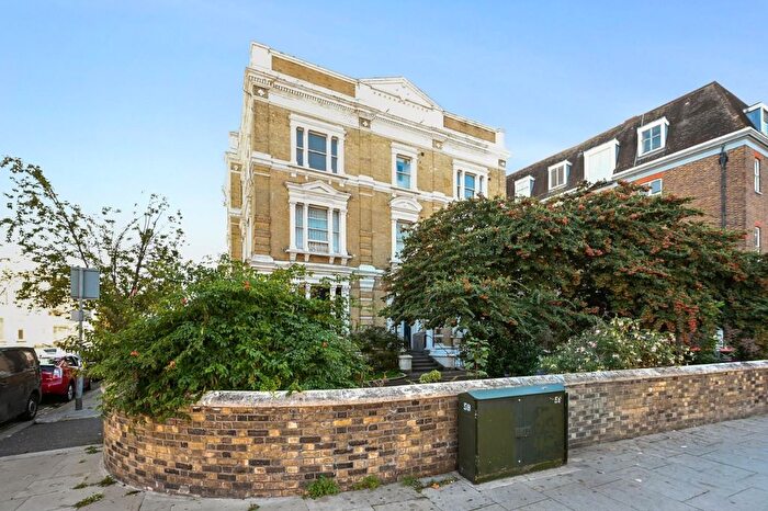 2 Bedroom Flat For Sale In Uxbridge Road, Shepherds Bush, W12