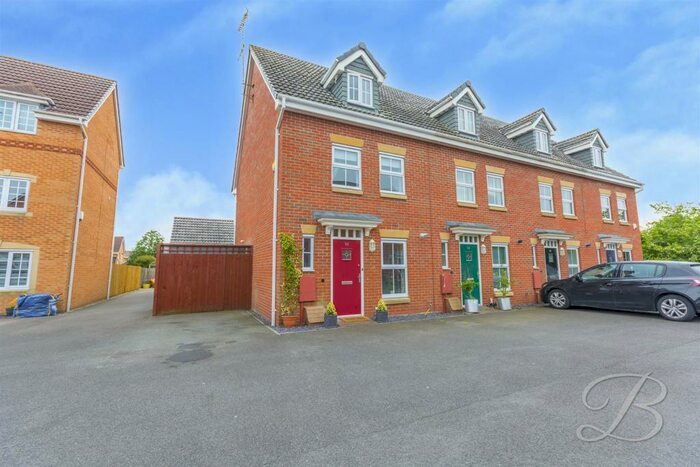 3 Bedroom Town House To Rent In Trinity Road, Edwinstowe, Mansfield, NG21