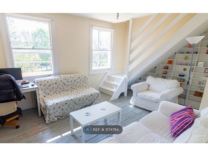 3 Bedroom Flat To Rent In Chatham Street, London, SE17