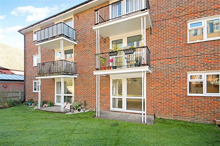 2 Bedroom Flat To Rent In Perrymount Road, Haywards Heath, West Sussex, RH16