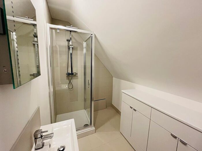 2 Bedroom Apartment To Rent In Milford Haven, SA73