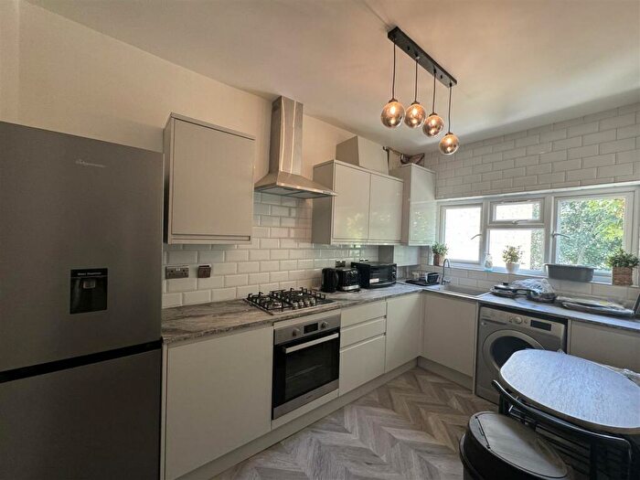 2 Bedroom Flat To Rent In Third Avenue, Manor Park, London, E12