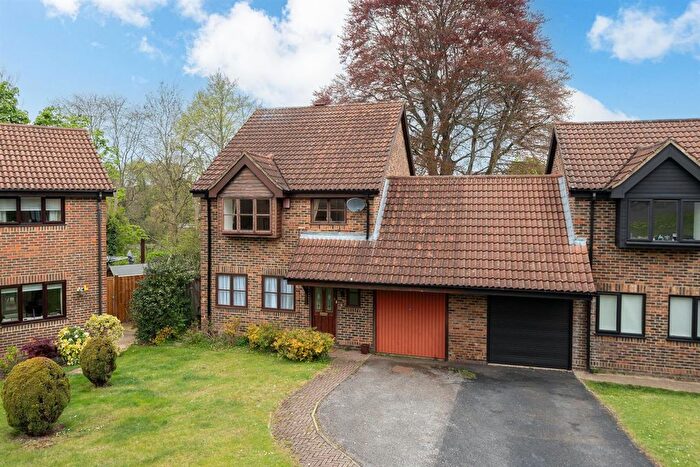 4 Bedroom Link Detached House For Sale In The Sycamores, Felden, Hertfordshire, HP3