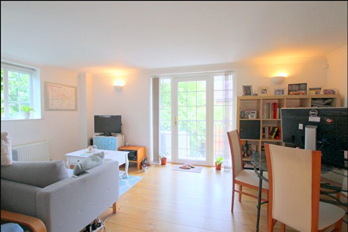 2 Bedroom Flat To Rent In North Road, London, SW19