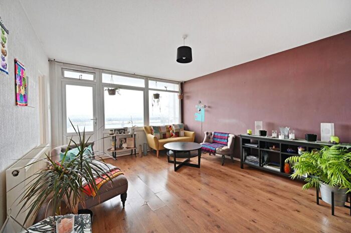 1 Bedroom Flat For Sale In Daubeney Road, Clapton, London, E5