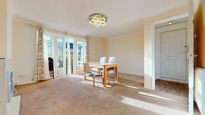 3 Bedroom Apartment To Rent In Grange Road, Plaistow, E13