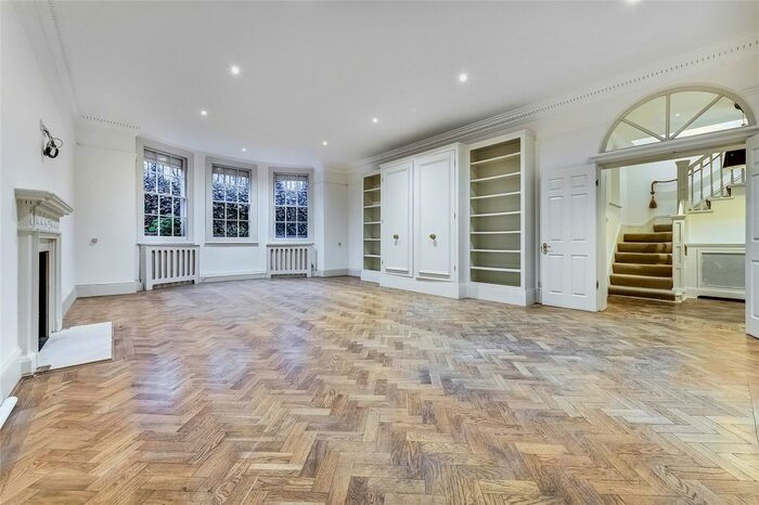 3 Bedroom Flat To Rent In Gledhow Gardens, South Kensington, London, SW5