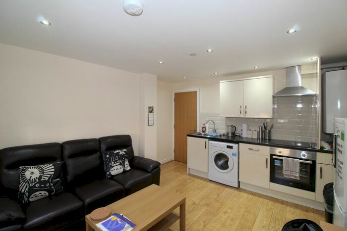 2 Bedroom Flat To Rent In North Road, Gabalfa, Cardiff CF14