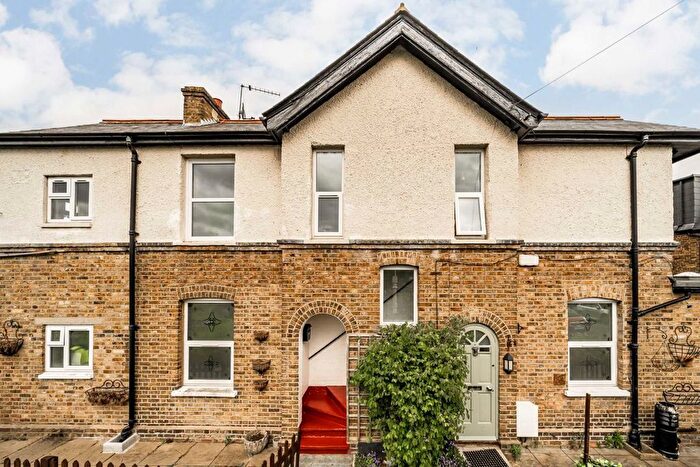 2 Bedroom Flat To Rent In Glenfield Road, West Ealing, W13