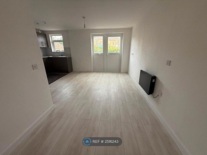 Studio To Rent In Mint Street, Bradford, BD2