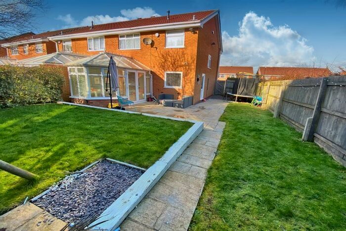 3 Bedroom Semi-Detached House For Sale In Beaumaris Close, Allesley Green, Coventry, CV5