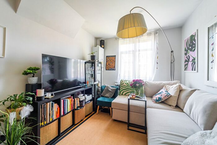 1 Bedroom Flat To Rent In Brondesbury Villas, Queen's Park, London, NW6