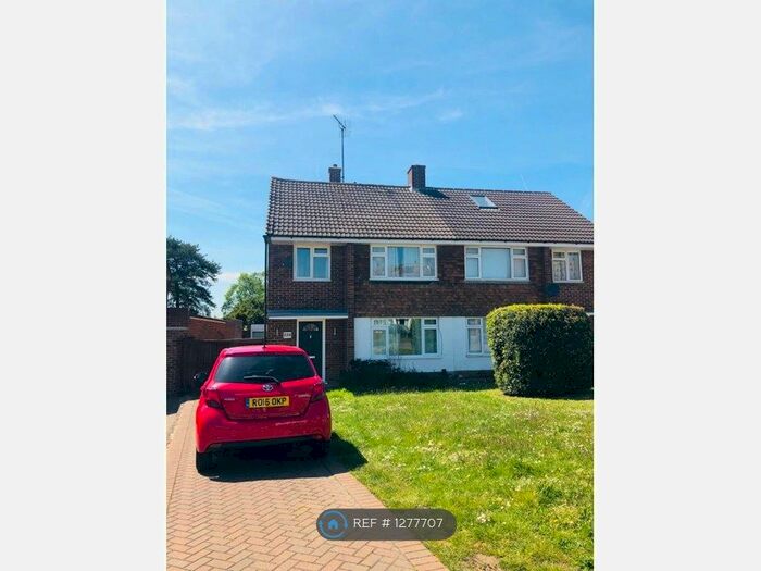 3 Bedroom Semi-Detached House To Rent In Silverdale Road, Reading RG6