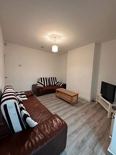 6 Bedroom Terraced House To Rent In Kimboltan Avenue, Nottingham, NG7