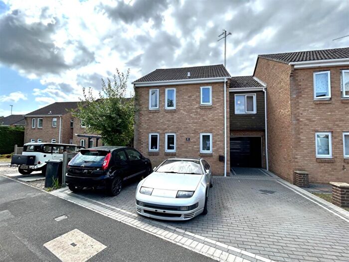 4 Bedroom Semi-Detached House For Sale In St Peters Close, Chippenham, SN15