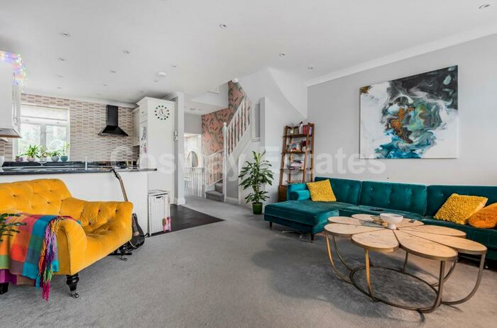 2 Bedroom Duplex To Rent In Milton Road, Mill Hill, NW7