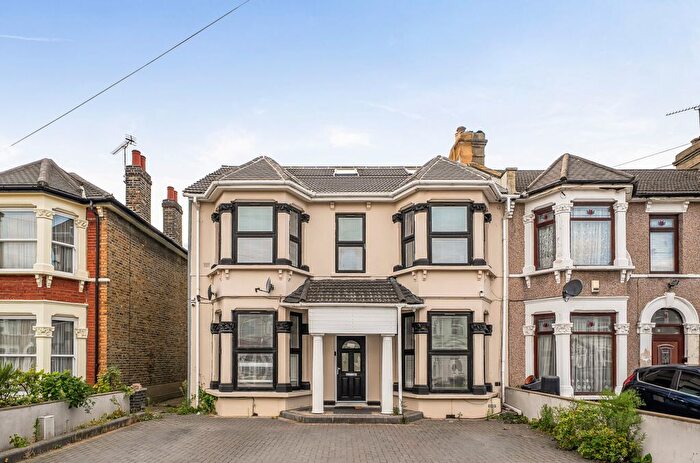 5 Bedroom End Of Terrace House For Sale In Grosvenor Road, Ilford, IG1