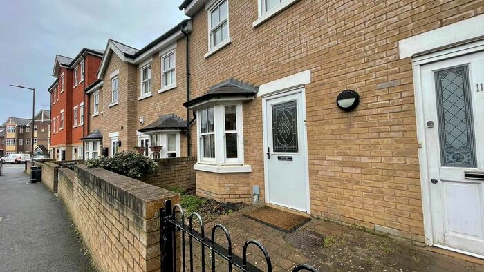 2 Bedroom Flat To Rent In Sutton Road, Watford, WD17