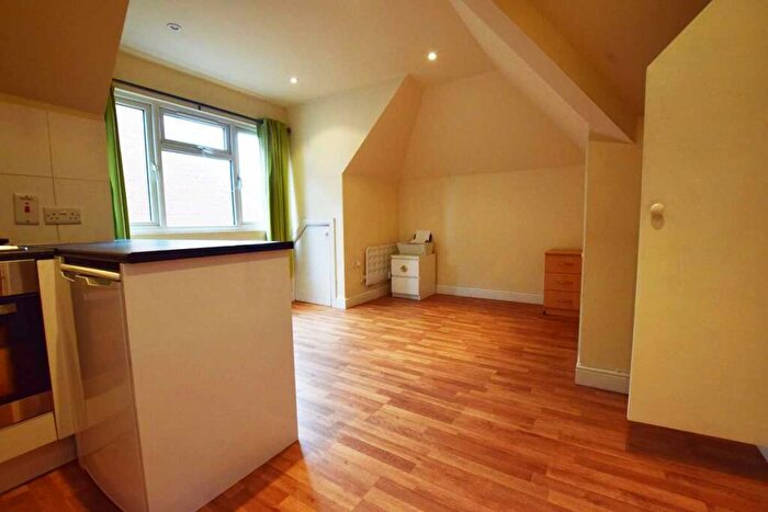 1 Bedroom Terraced House To Rent In Parade Mansions, London, NW4