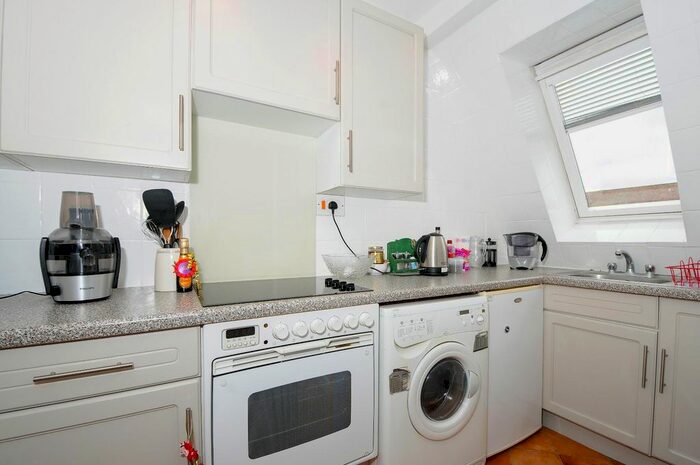 Studio To Rent In Amberley Place, Windsor, SL4