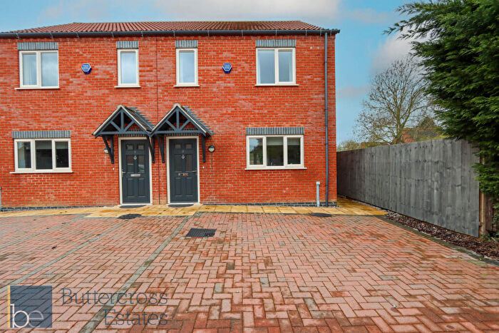 3 Bedroom Semi Detached House To Rent In Grove Gardens, Balderton, NG24