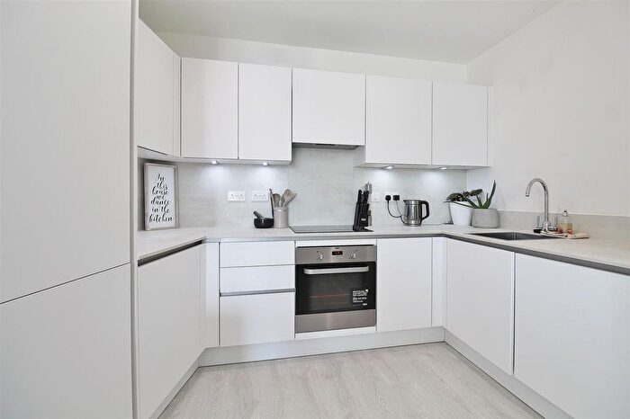 2 Bedroom Flat To Rent In Smithy Lane, Hounslow, TW3