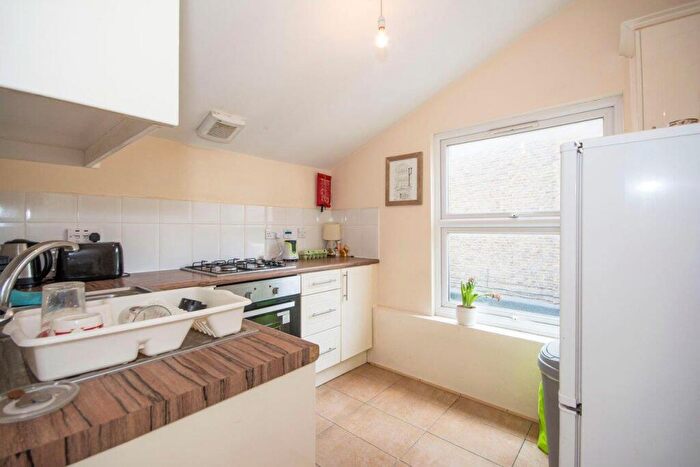 1 Bedroom Flat To Rent In Lavender Hill, Battersea, SW11