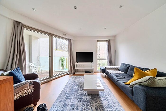 1 Bedroom Flat For Sale In Balham Hill, Clapham South, SW12