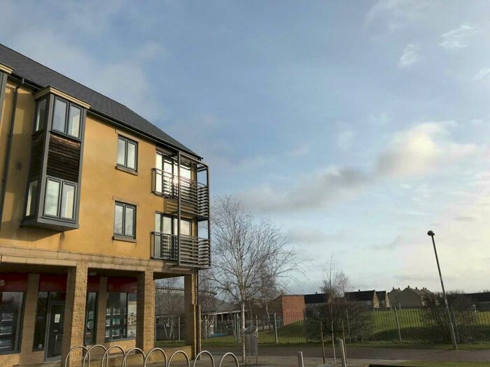 2 Bedroom Flat To Rent In Thornhill Close, Carterton, OX18