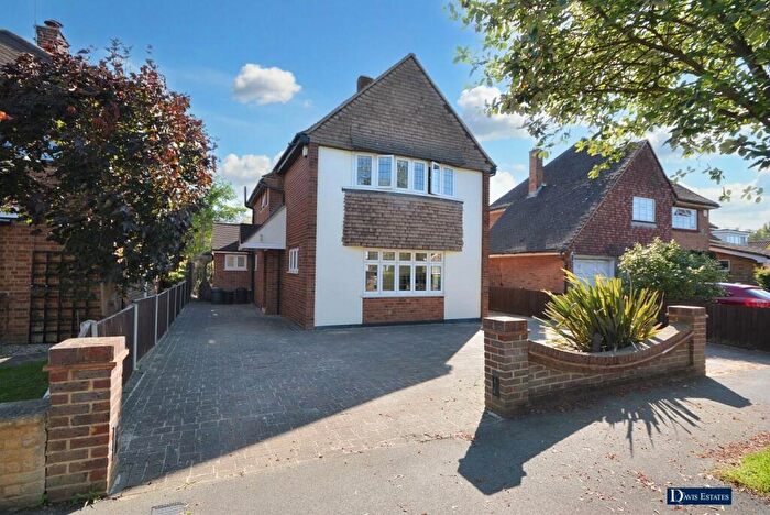 3 Bedroom Detached House For Sale In Rowan Walk, Ardleigh Green, Hornchurch, RM11