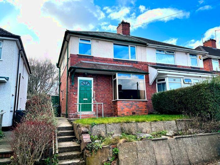3 Bedroom Semi-Detached House To Rent In Auckland Road, Smethwick, B67