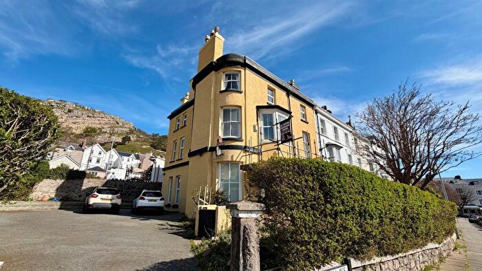 2 Bedroom Apartment For Sale In Llewelyn Avenue, Llandudno, LL30