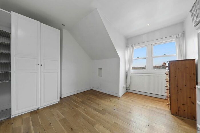 2 Bedroom Flat To Rent In Stanford Road, London, N11