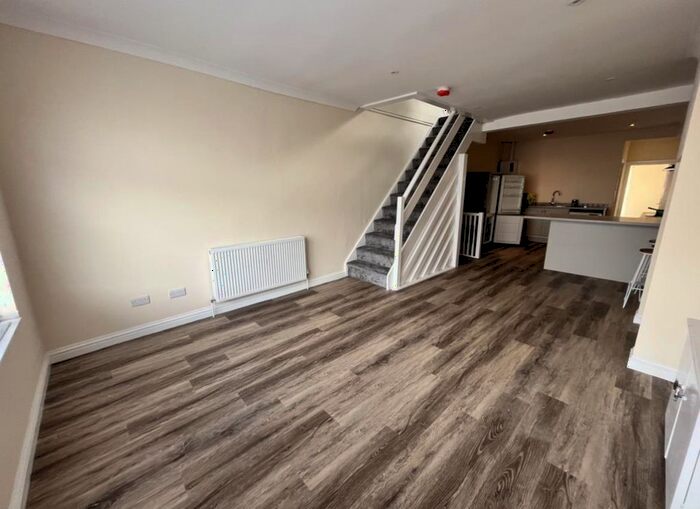 1 Bedroom Flat To Rent In Albert Road, Southsea, PO4