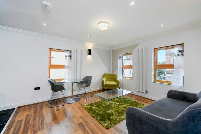 2 Bedroom Flat To Rent In Tara Apartments, Commercial Road, Whitechapel, London, E1