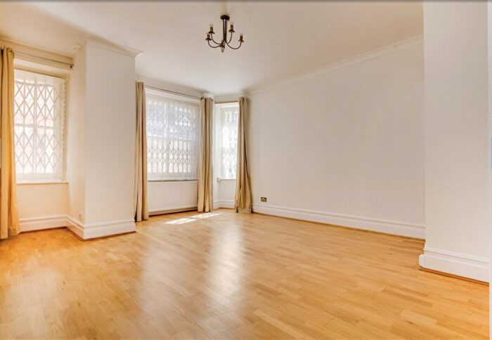 2 Bedroom Flat For Sale In Drayton Gardens, London, SW10