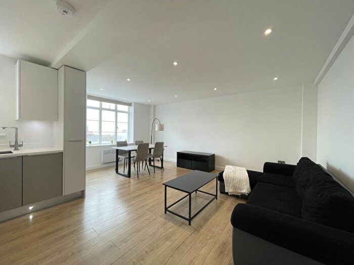 2 Bedroom Flat To Rent In Mitre House -, S97