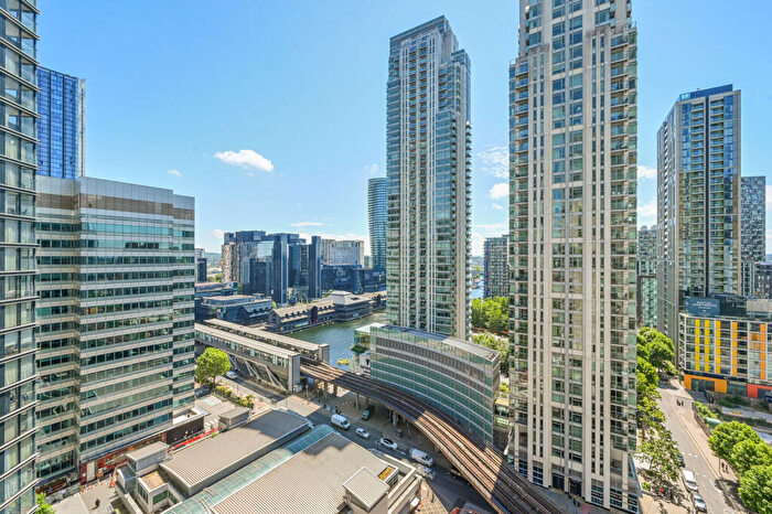 2 Bedroom Penthouse For Sale In Discovery Dock Apartments East, Canary Wharf, London, E14
