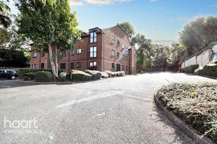 2 Bedroom Apartment For Sale In Jasmine Grove, London, SE20