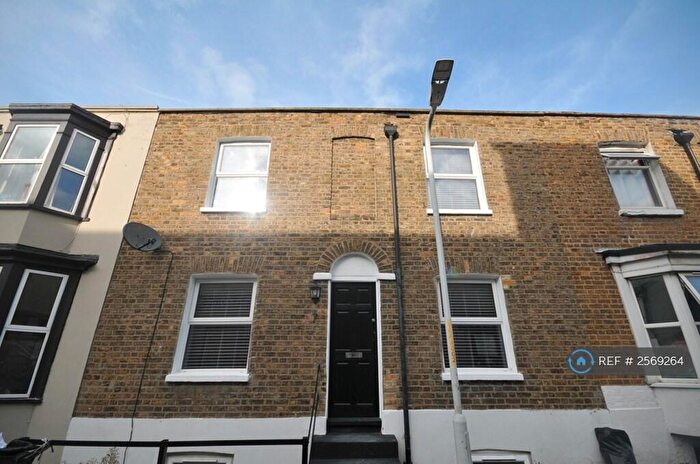 2 Bedroom Maisonette To Rent In Bath Place, Margate, CT9