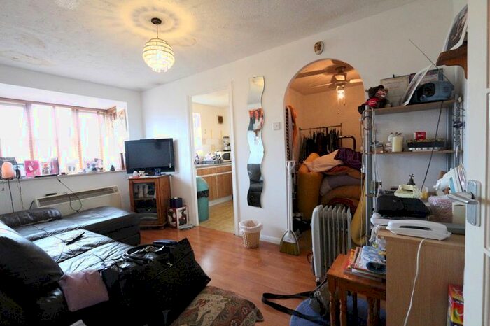 1 Bedroom Flat To Rent In Colgate Place, Enfield, EN3