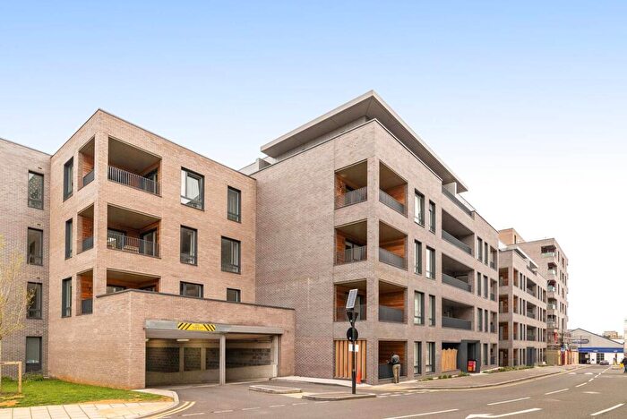 2 Bedroom Flat To Rent In Grove Road, Colindale, London, NW9