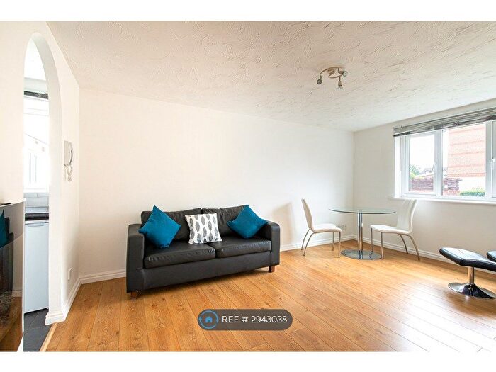 1 Bedroom Flat To Rent In Chandlers Drive, Erith, DA8