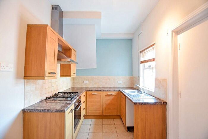 2 Bedroom Flat To Rent In Windsor Avenue, Gateshead, NE8