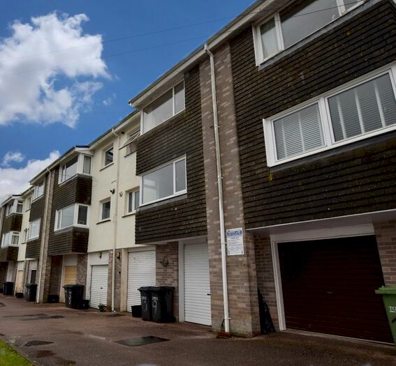 2 Bedroom Flat To Rent In Ocean View Crescent, Brixham, Devon, TQ5