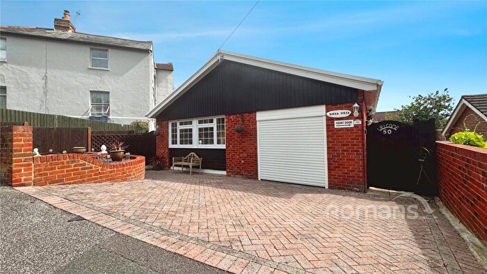 3 Bedroom Bungalow For Sale In Legge Crescent, Aldershot, Hampshire, GU11