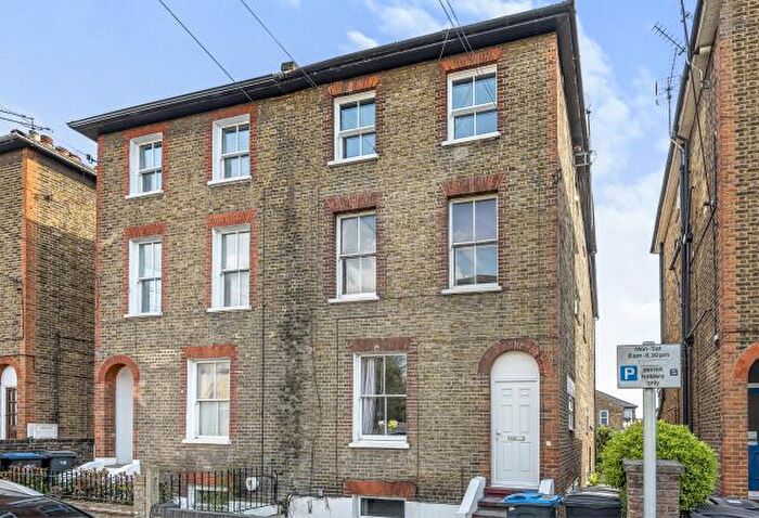 1 Bedroom Flat To Rent In St Andrews Road, Surbiton, KT6