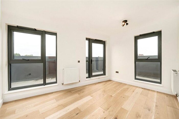 1 Bedroom Apartment For Sale In Green Lanes Walk, London, N4