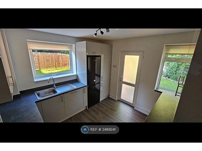 2 Bedroom Maisonette To Rent In Aboyne Drive, London, SW20