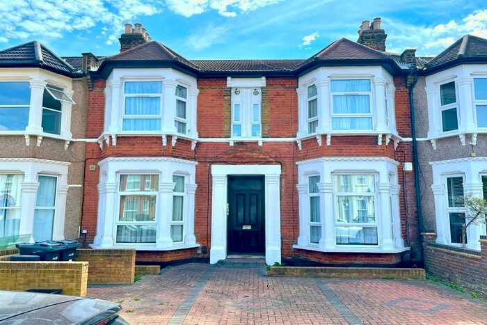 1 Bedroom Flat To Rent In Norfolk Road, Seven Kings, Ilford, IG3